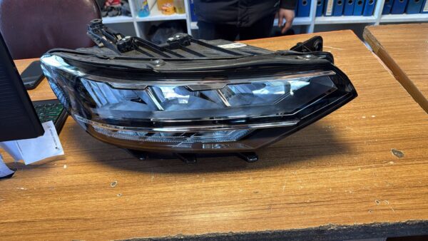 Passat b8.5 far sağ Orjinal 3G1941036P