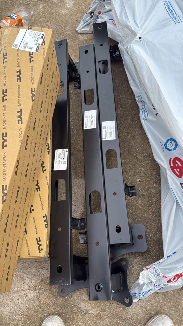 Partner tepee berlingo arka tampon demiri