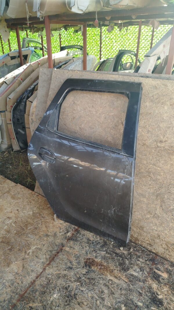 Duster sağ arka kapı orjinal hatasız 18+