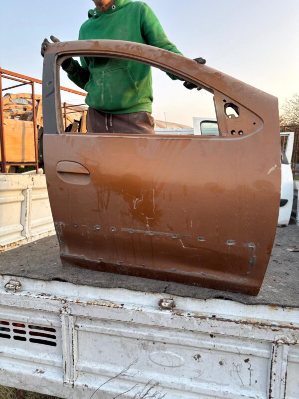 Dacia duster 2018-2023 sağ ön kapı