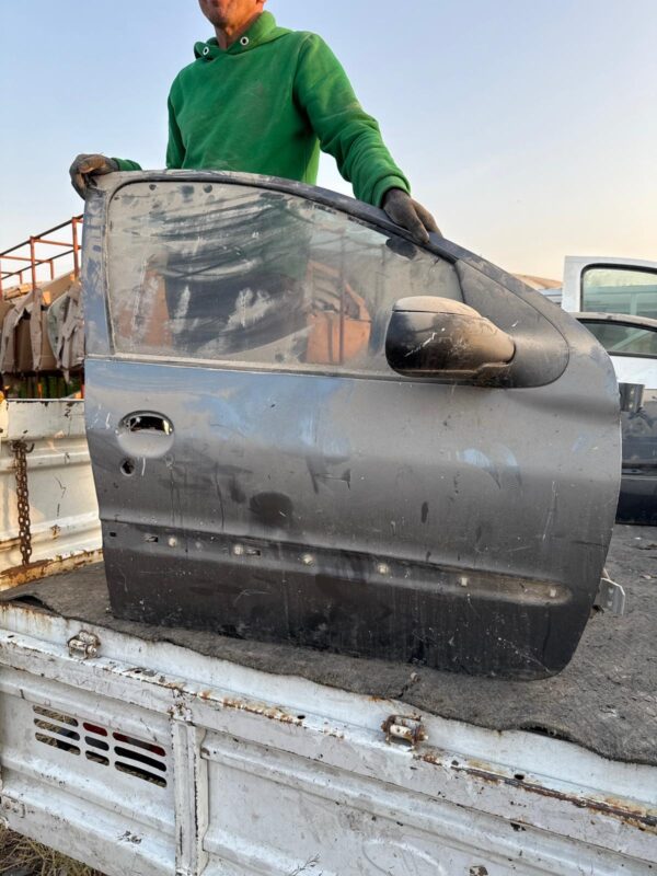 Peugeot 206 sağ ön kapı